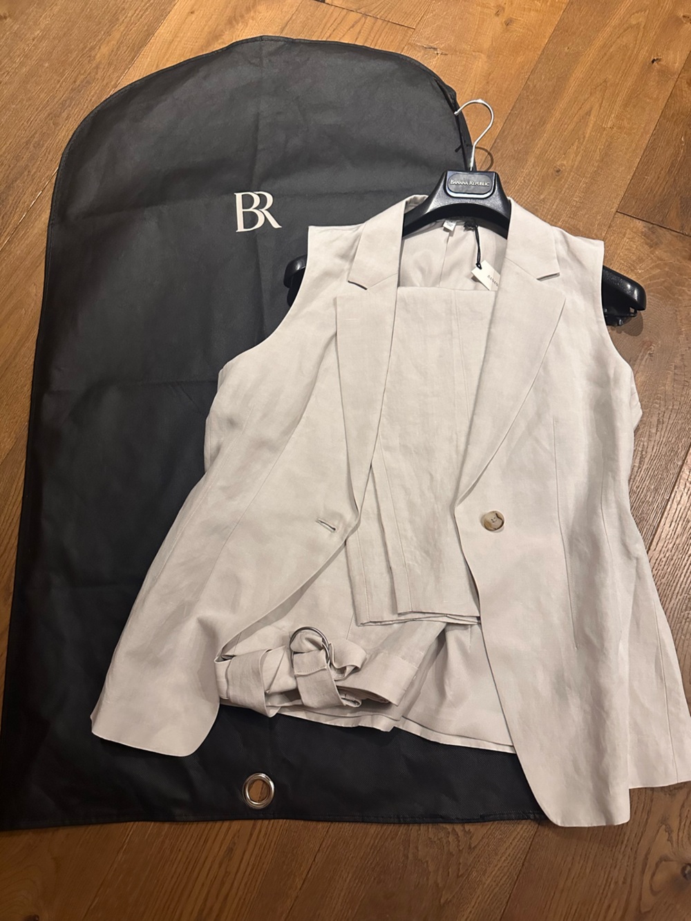 Banana Republic Light Beige Linen Cropped Trousers & Sleeveless Blazer Set